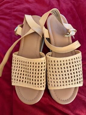 Universal Threads Beige Woven Front Ankle-Strap Sandals